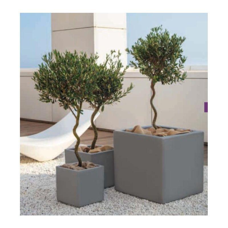 Vaso Cubo Liscio mod. Viareggio- Mis. 40 cm - col. Grigio -Linea by Telcom - Vasar Vaso Cubo Liscio mod. Viareggio- Mis. 40 cm - col. Grigio -Linea by Telcom - Vasar