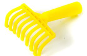 Rastrello pettine Manina in plastica per la raccolta delle olive, con predisposizione per manico Pezzi 5v STI